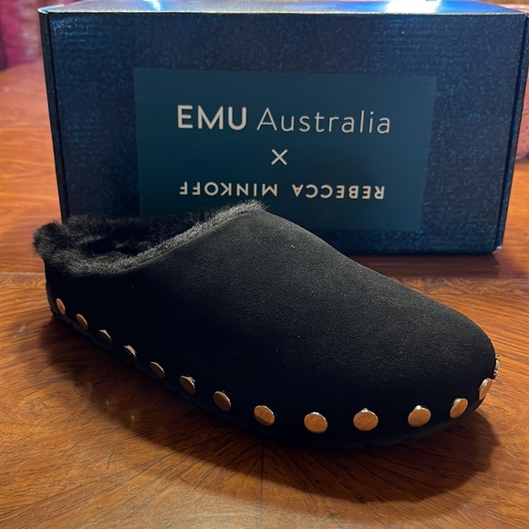 Rebecca Minkoff & EMU Australia Black Minch Stud-Accent Suede Slipper Size 5 NEW - Picture 2 of 8